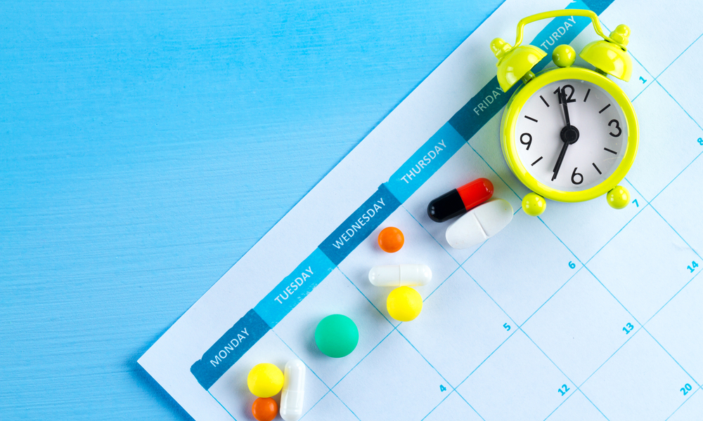 Calendário indicando dia e horário para tomar medicamento