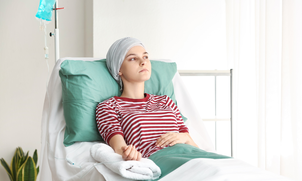 Mulher Jovem Fazendo Quimioterapia Com Asparaginase