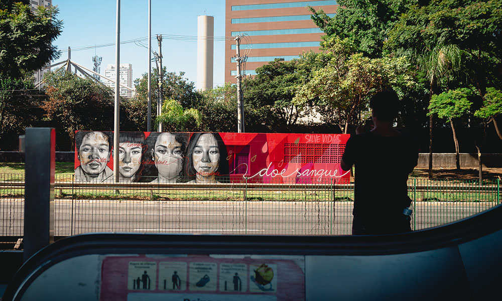 Grafite Abrale Na Campanha A Pandemia Parou O Mundo. Mas A Esperança Não Pode Parar