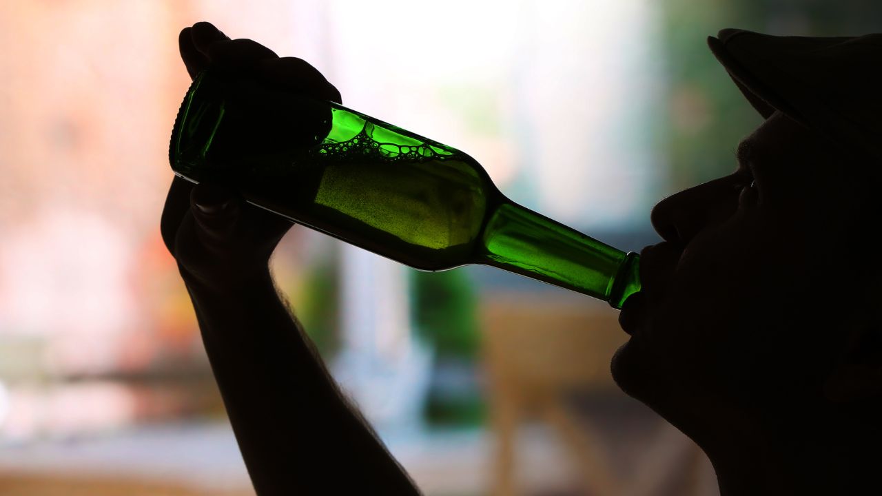 dor ao ingerir bebidas alcoólicas